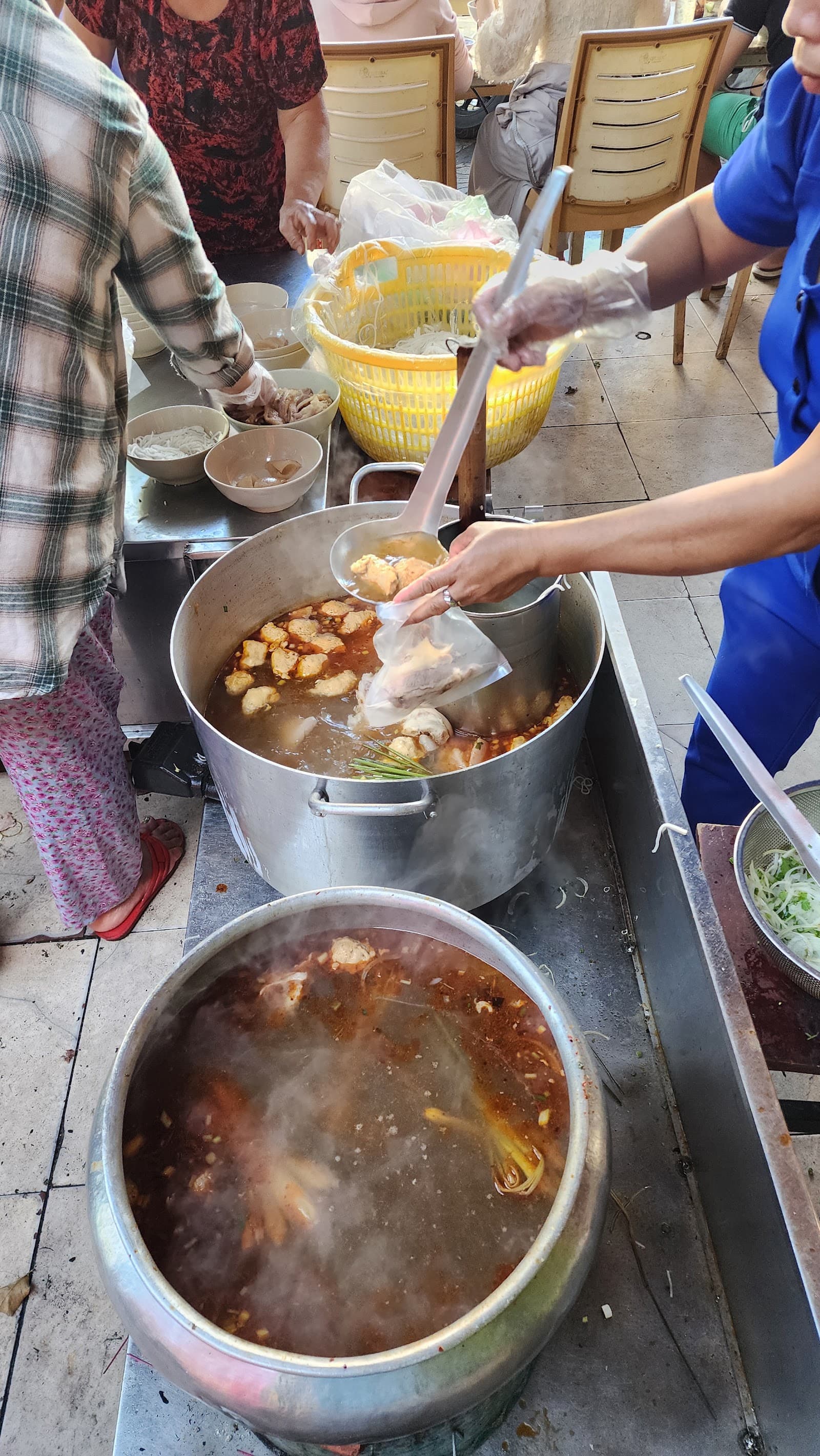 Bún Bò Huế Út Hưng — photo 6