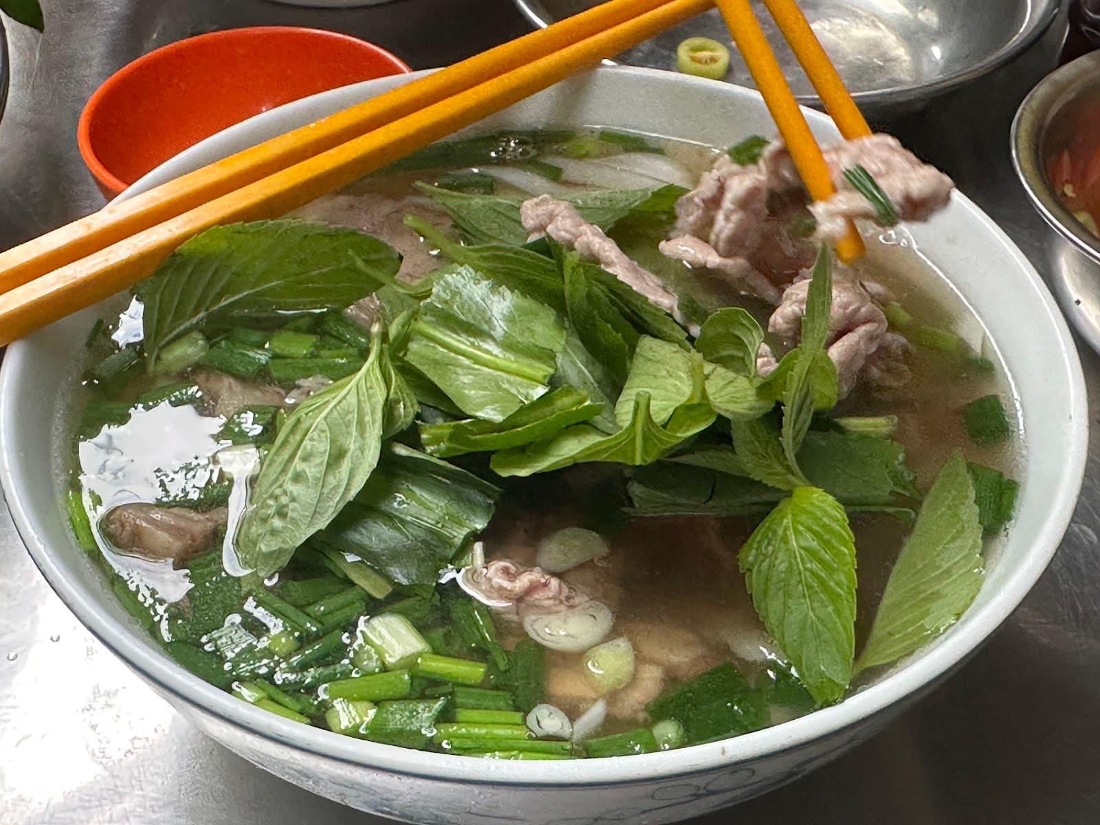 Phở Tàu Bay (áo đỏ) — photo 1