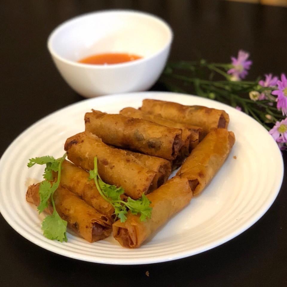 생강 소스와 함께한 ốc bươu nhồi thịt