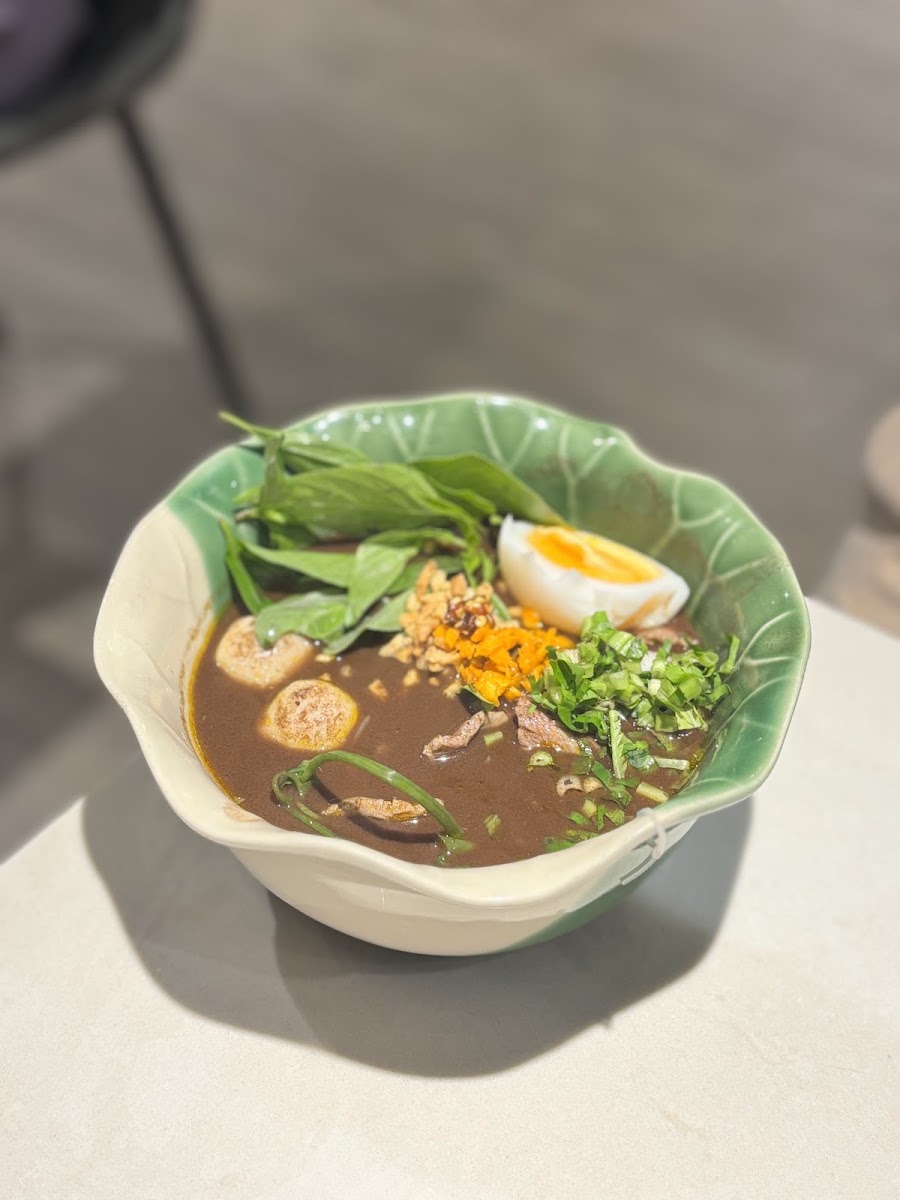 Tô mì thuyền cận cảnh