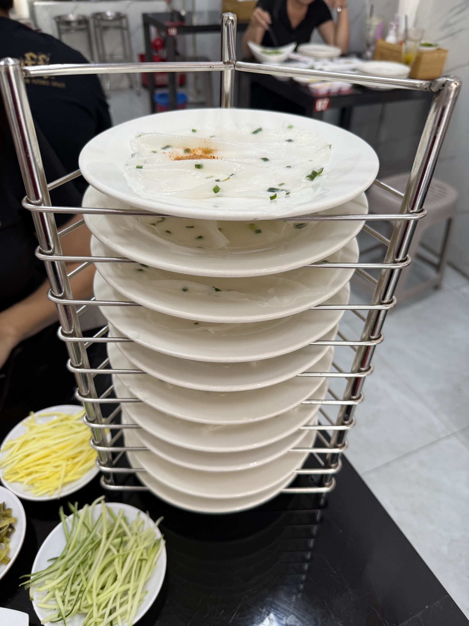 Cuốn tại bàn — 실제 촬영 대기 중 (10/2026)