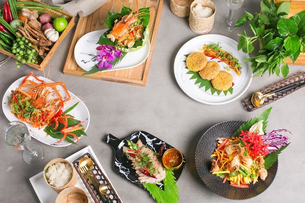 Cà ri cá với lá húng quế
