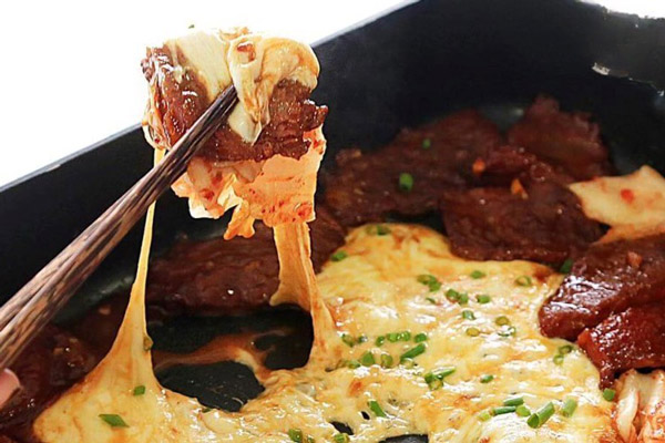 Kết cấu sốt phô mai kéo sợi (minh họa)