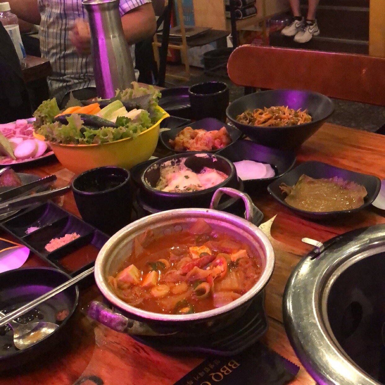 A full table of hot dishes at Ông Mập