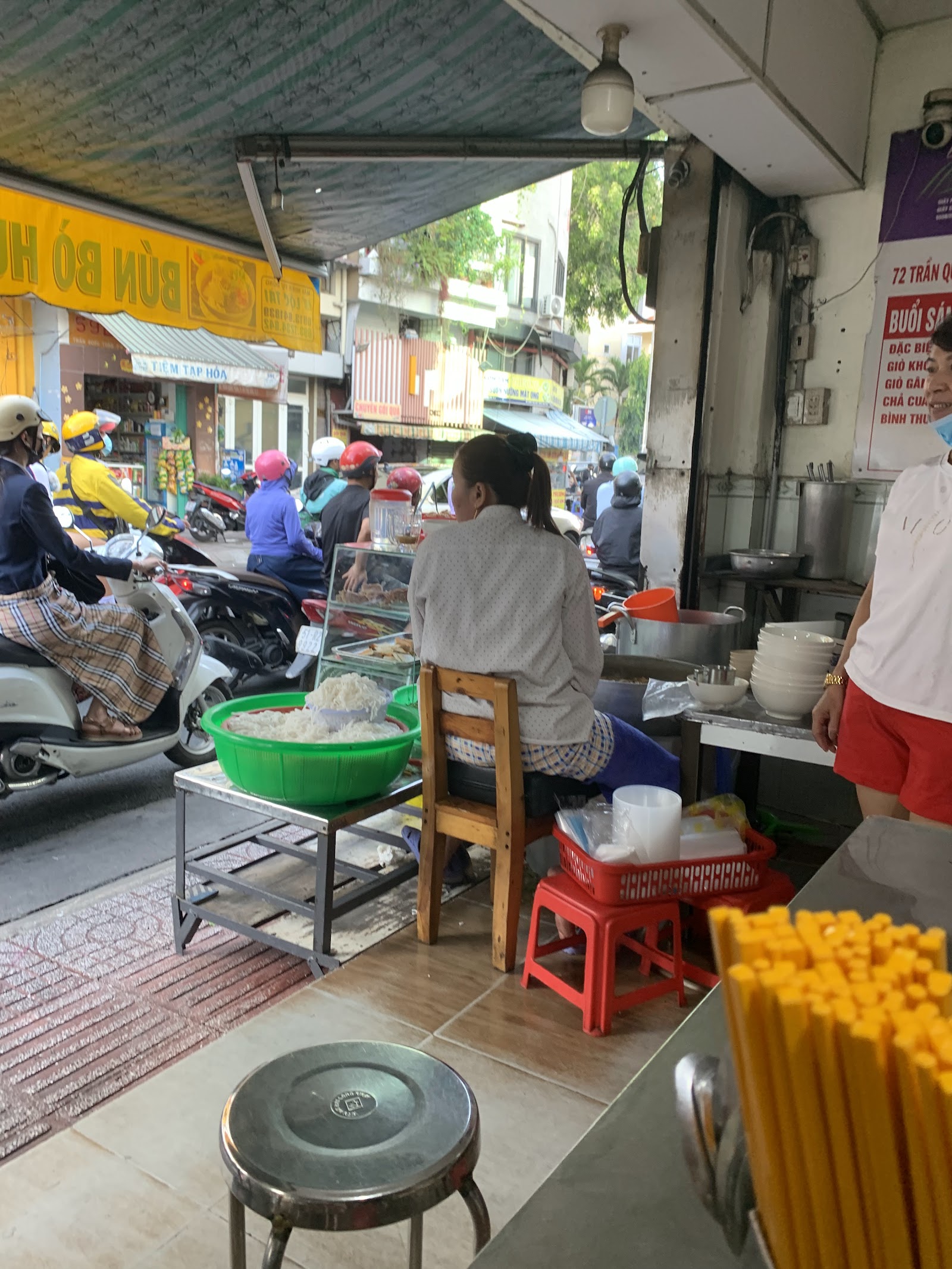 분보후에 오스우 외관, 쩐꾸옥또안 72, 3군 (사진 촬영 대기 중)