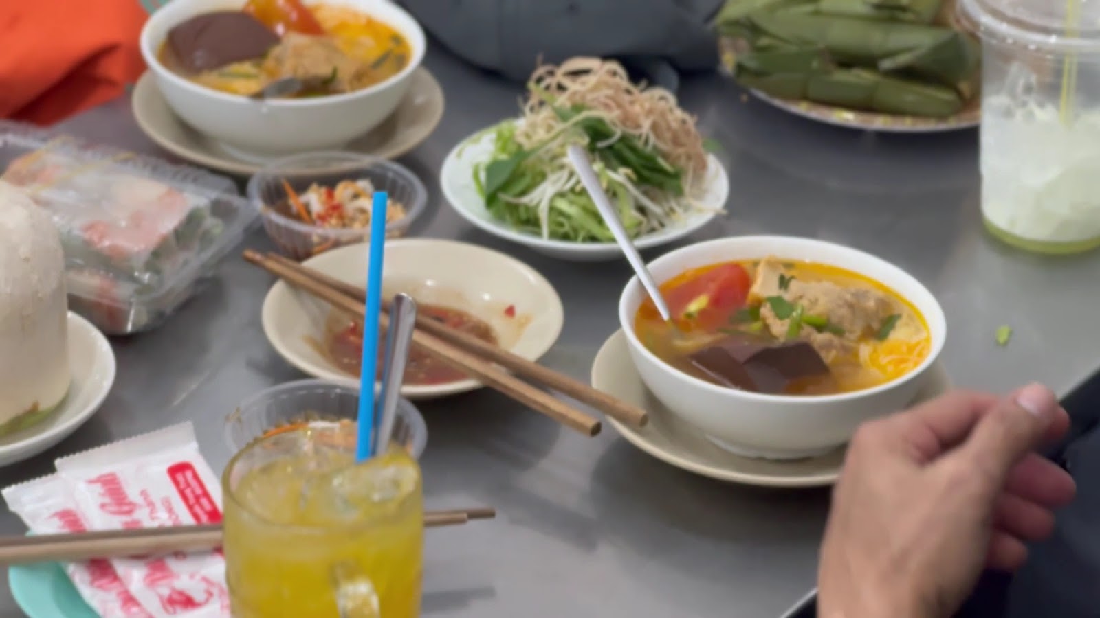 분리우깡 상가 정면 (사진 촬영 대기 중)