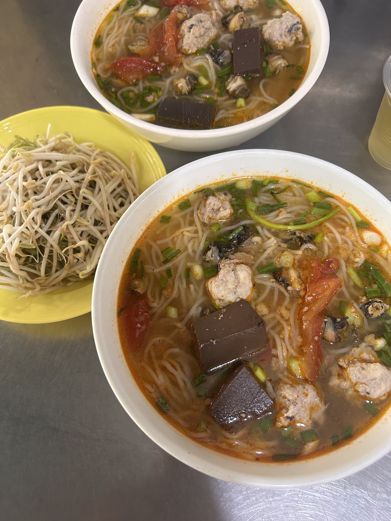 Mặt tiền quán Bún Riêu Nguyễn Gia Thiều trên phố cũ (đang chờ đợt chụp ảnh, 10/2026)