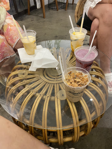 Ly Saigon Oi trên bàn mây mặt kính
