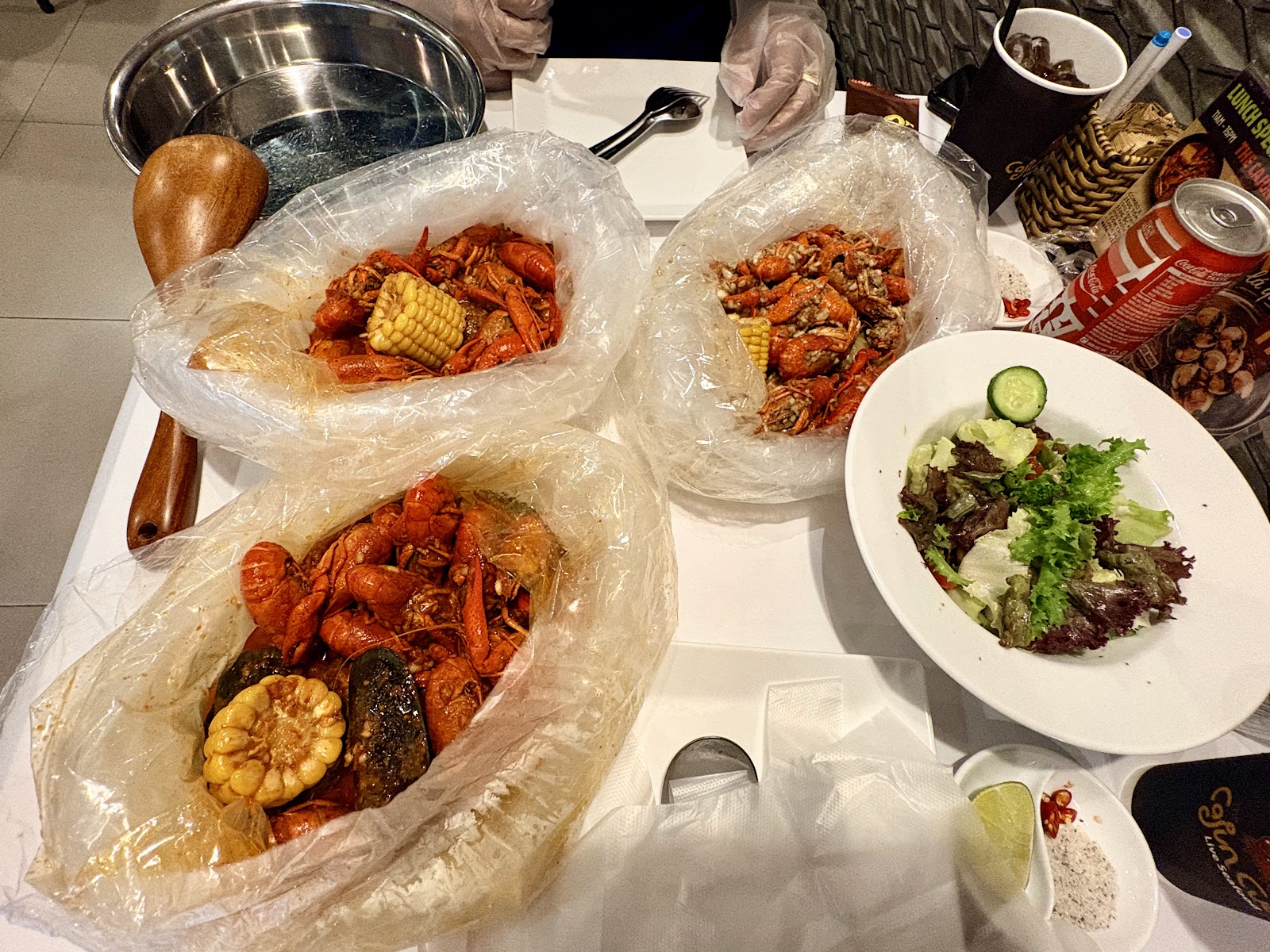 The Cajun Cua의 해산물 보일 한 상