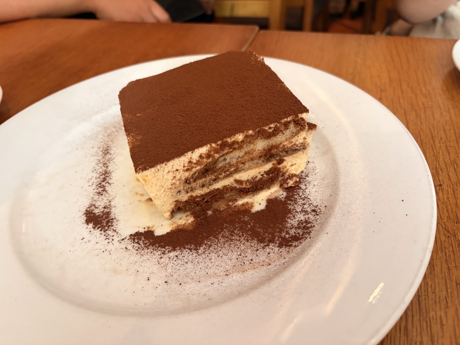 Tiramisu rắc cacao