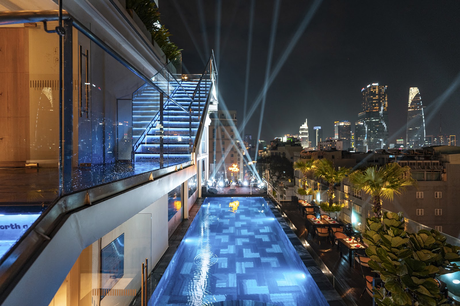 Cloud Nine rooftop, 180-188 Ly Tu Trong