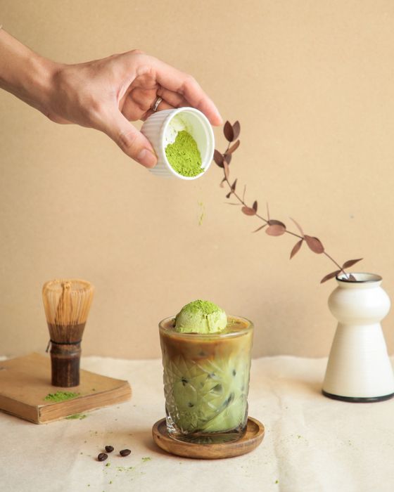 Coffee Hut의 선명한 말차 라떼