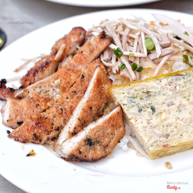 Dĩa cơm sườn bì chả
