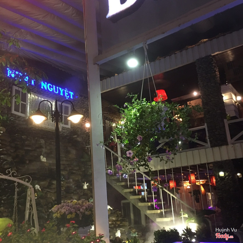 Mặt tiền quán buổi tối