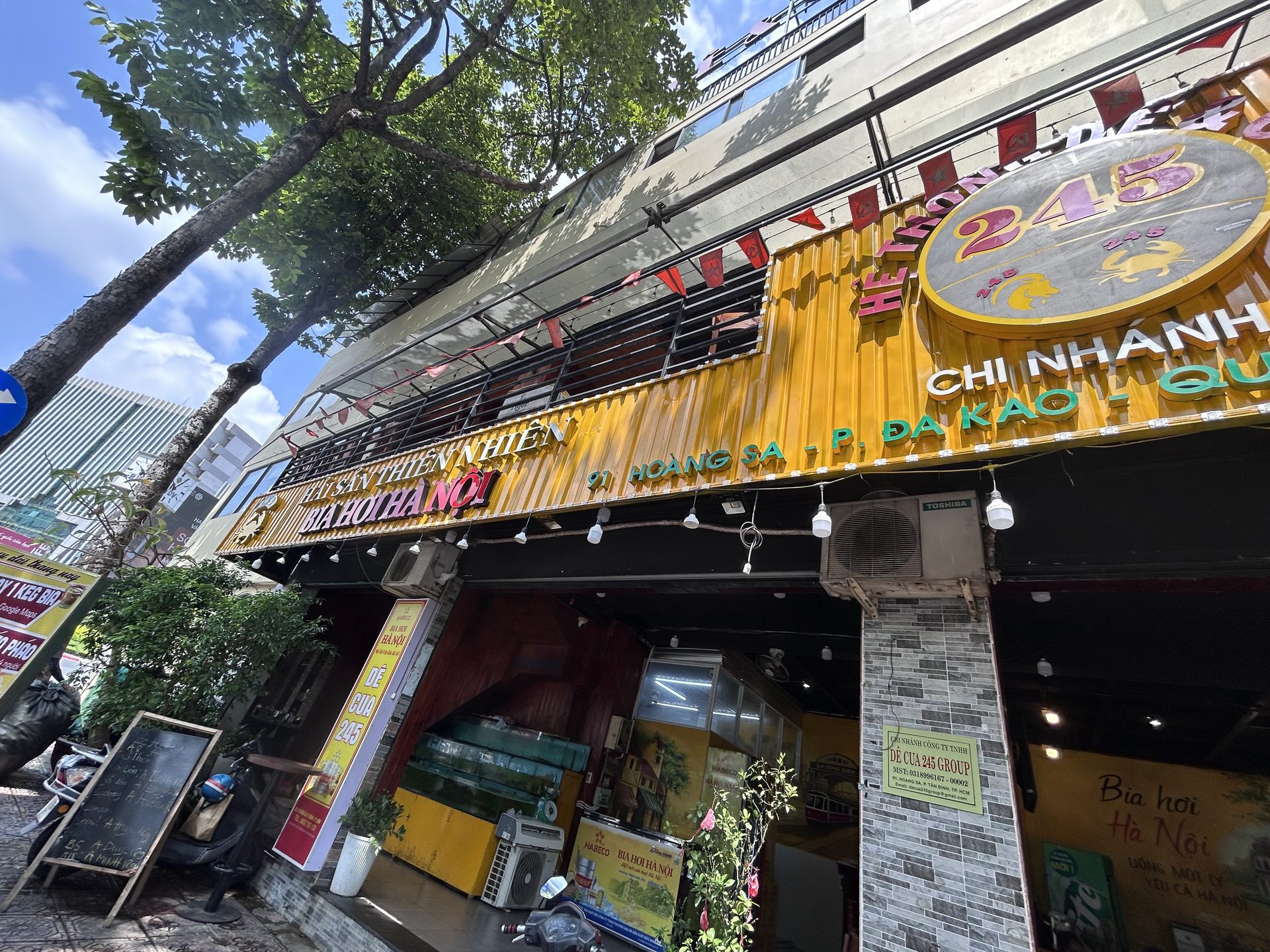 Dê Cua 245 — mặt tiền quán tại 91 Hoàng Sa, Quận 1