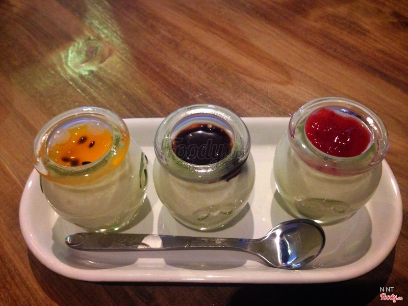 삼색 요거트 세 병