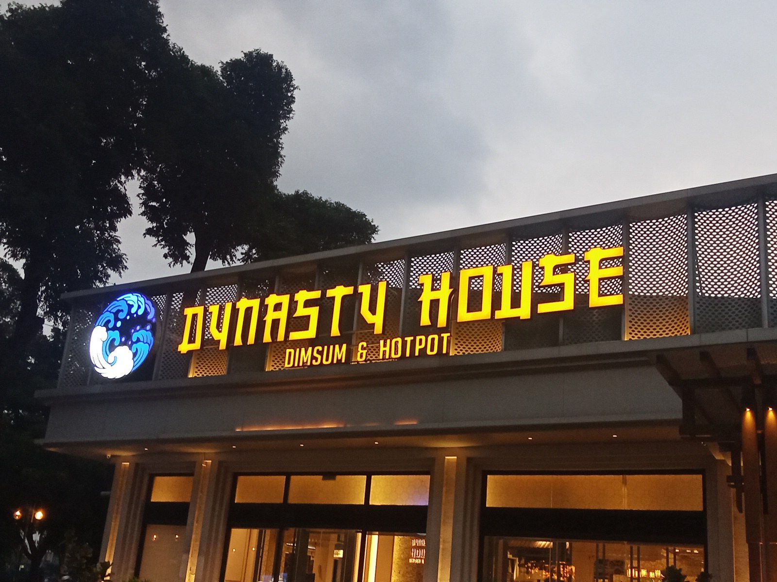 황혼의 발광 황금 DYNASTY HOUSE 간판