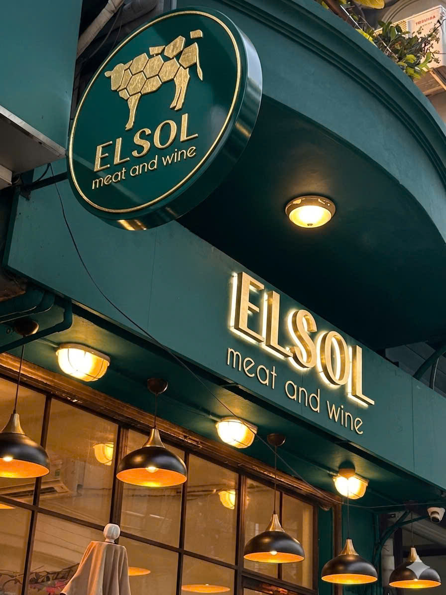 Võ Thị Sáu의 Elsol 외관 — 그린 & 골드 간판