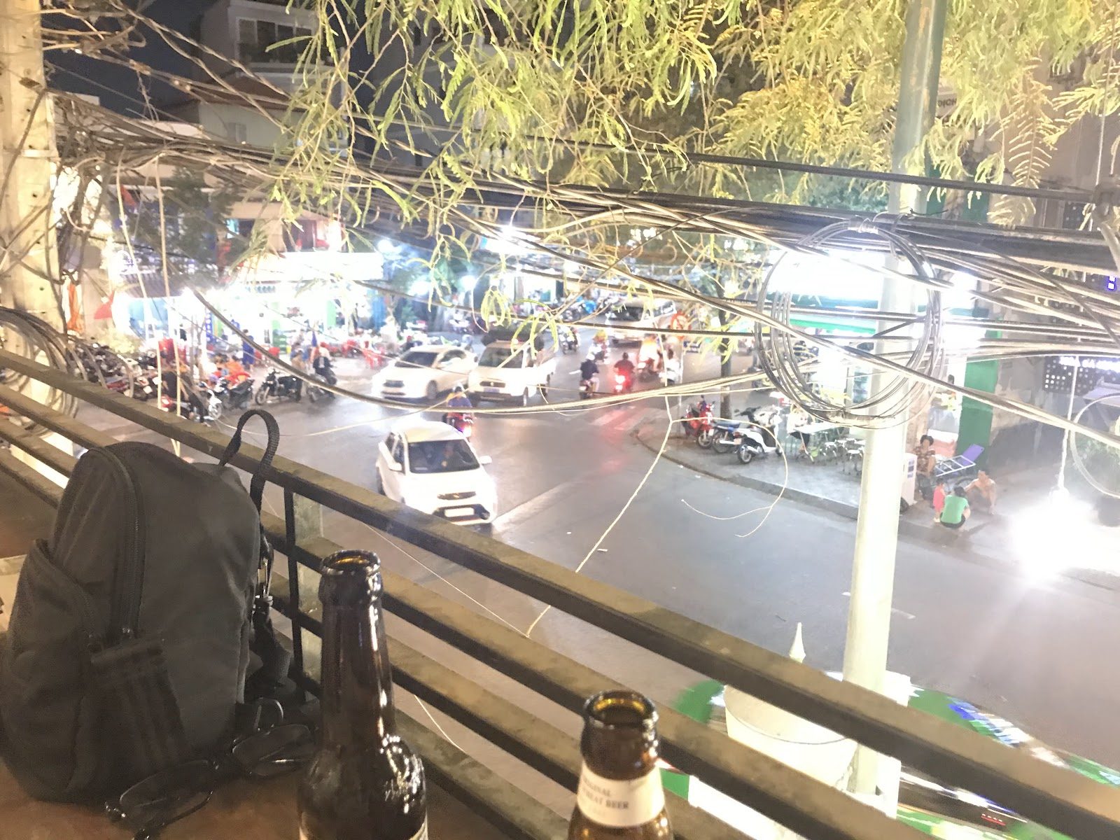 View phố từ ban công