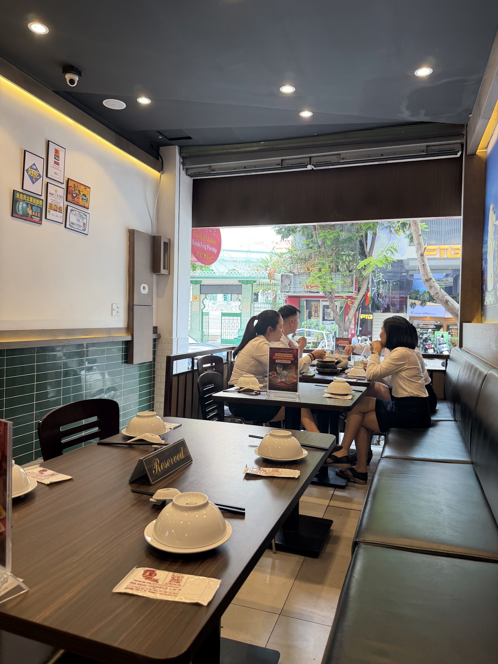 The Geylang Lor 9 dining room