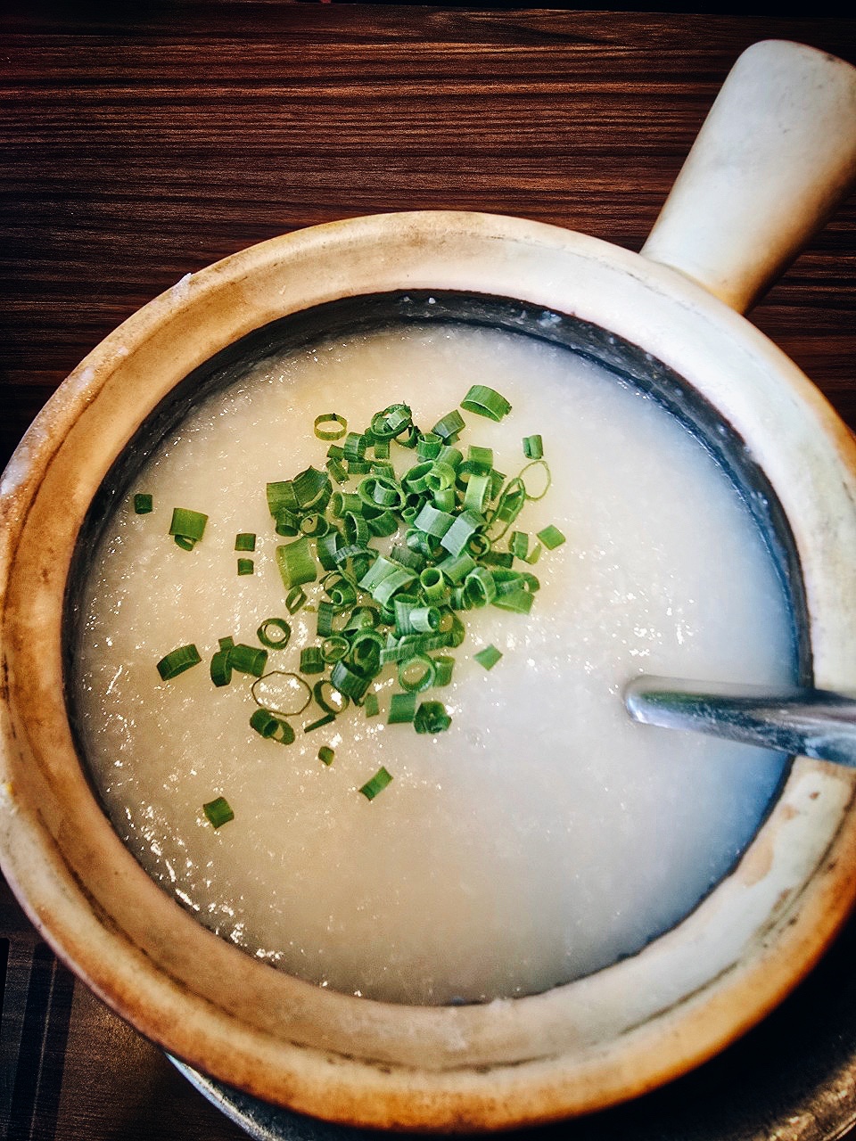 Silky white porridge in a claypot