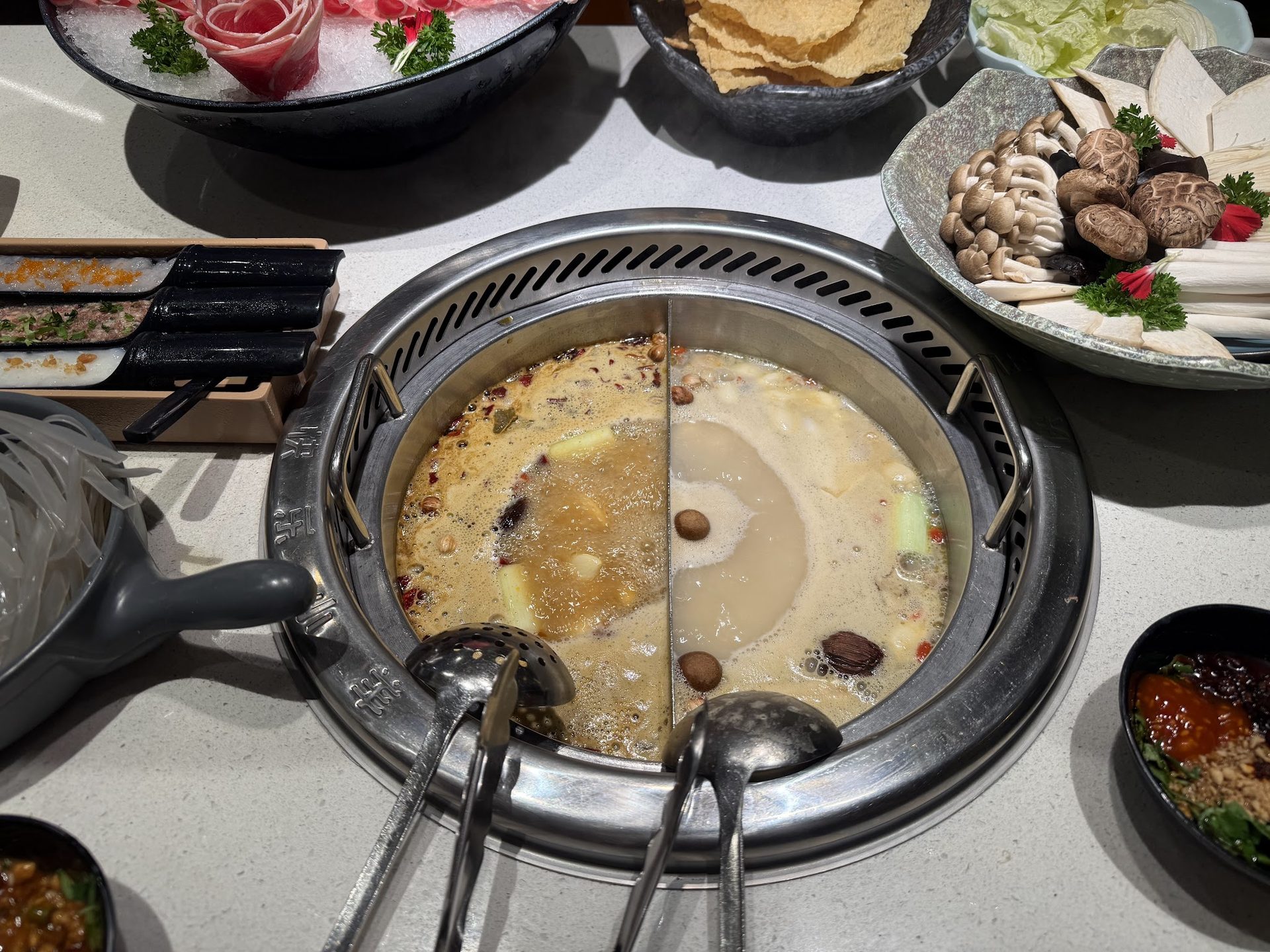 Không gian thảo nguyên tại Happy Lamb Hotpot Vietnam