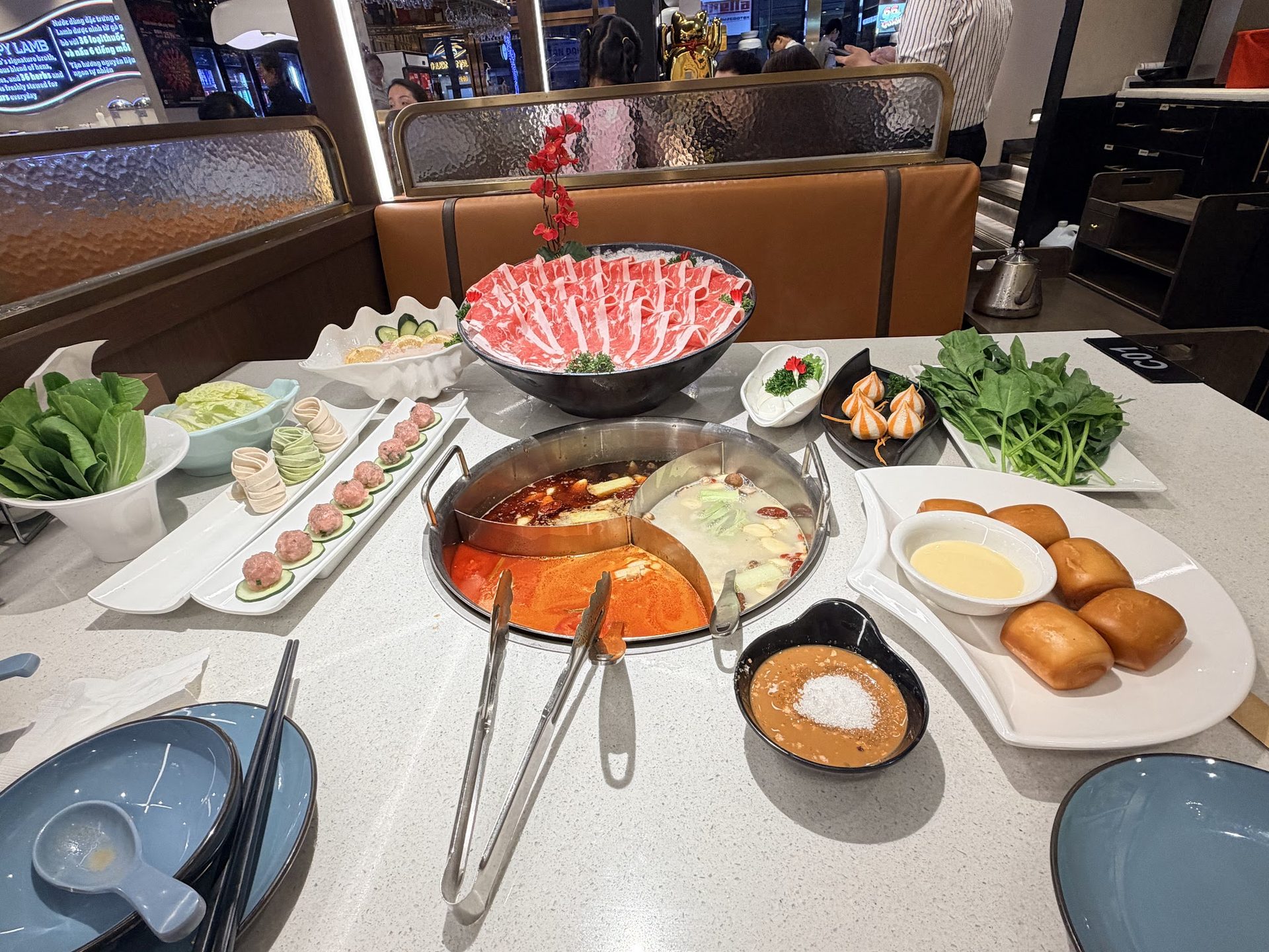 Thịt cừu nhúng trước tại Happy Lamb Hotpot Vietnam
