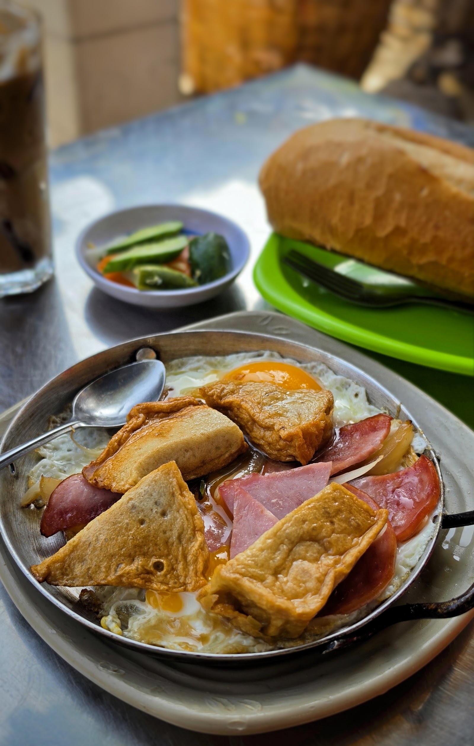 Món trên chảo gang nhìn gần
