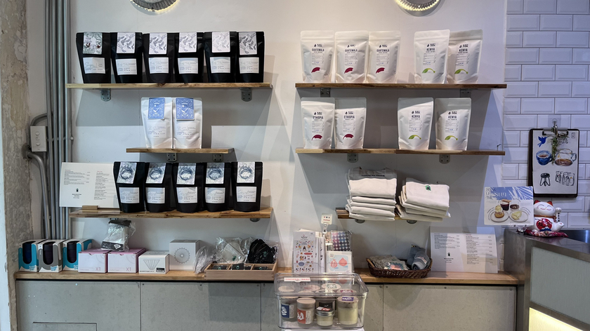 The Hummingbird retail bags with the line-art mark