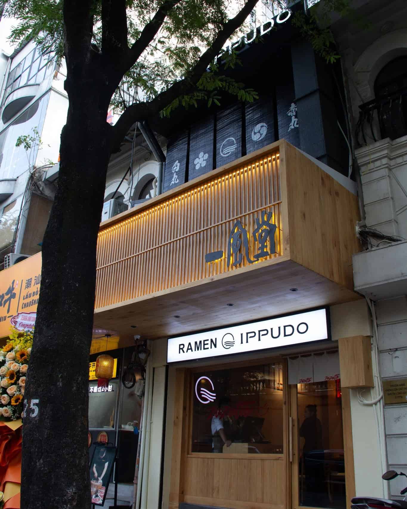 The IPPUDO storefront at 47 Tôn Thất Thiệp — wooden slat facade with the glowing 一風堂 kanji sign