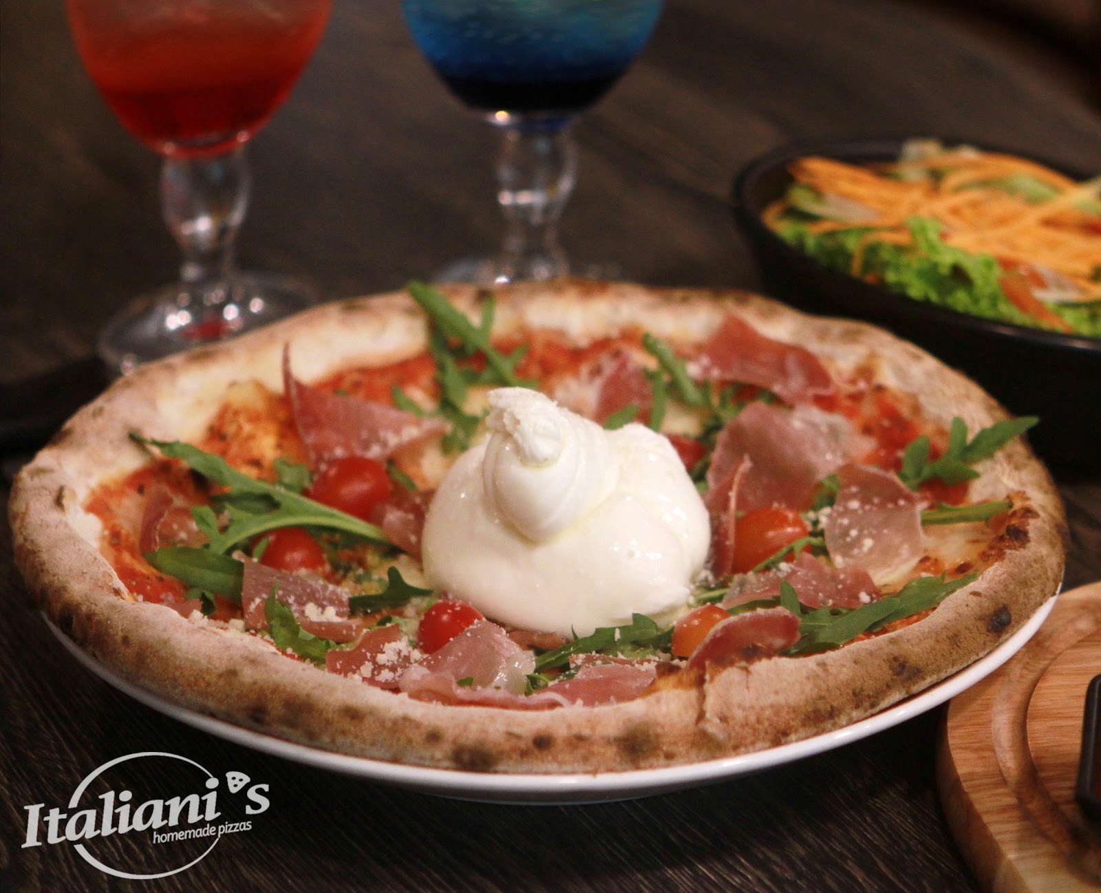 Burrata pizza with prosciutto and rocket