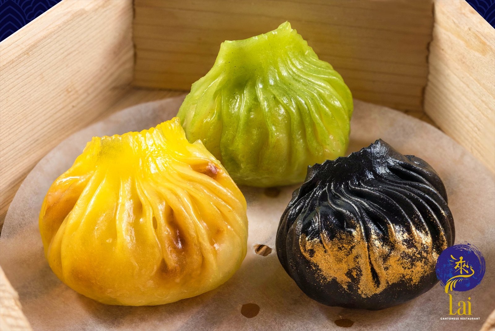 Tiểu long bao ba màu — vàng, xanh ngọc, than phủ bụi vàng