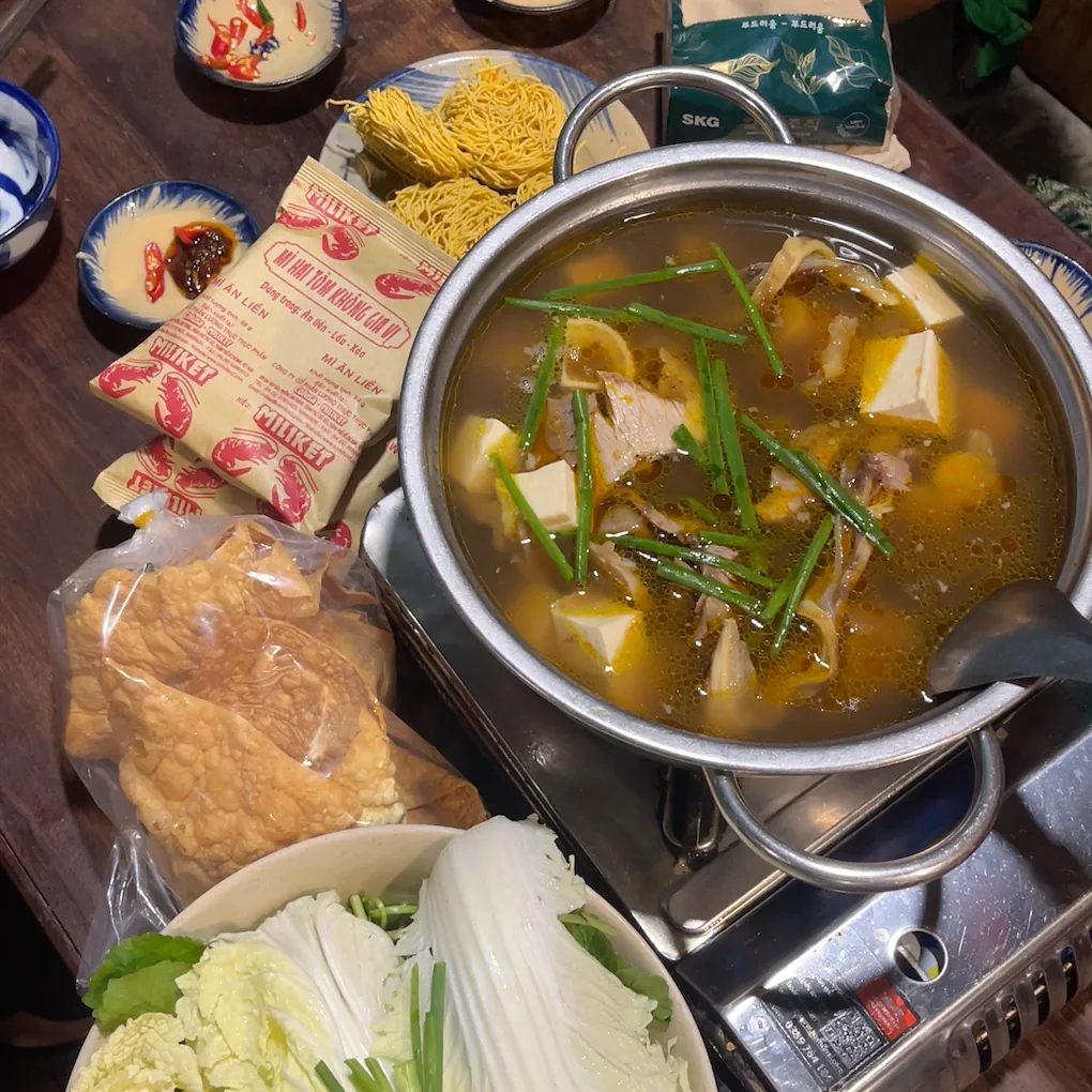 Nồi lẩu bò tại Lẩu Bò Nhà Gỗ