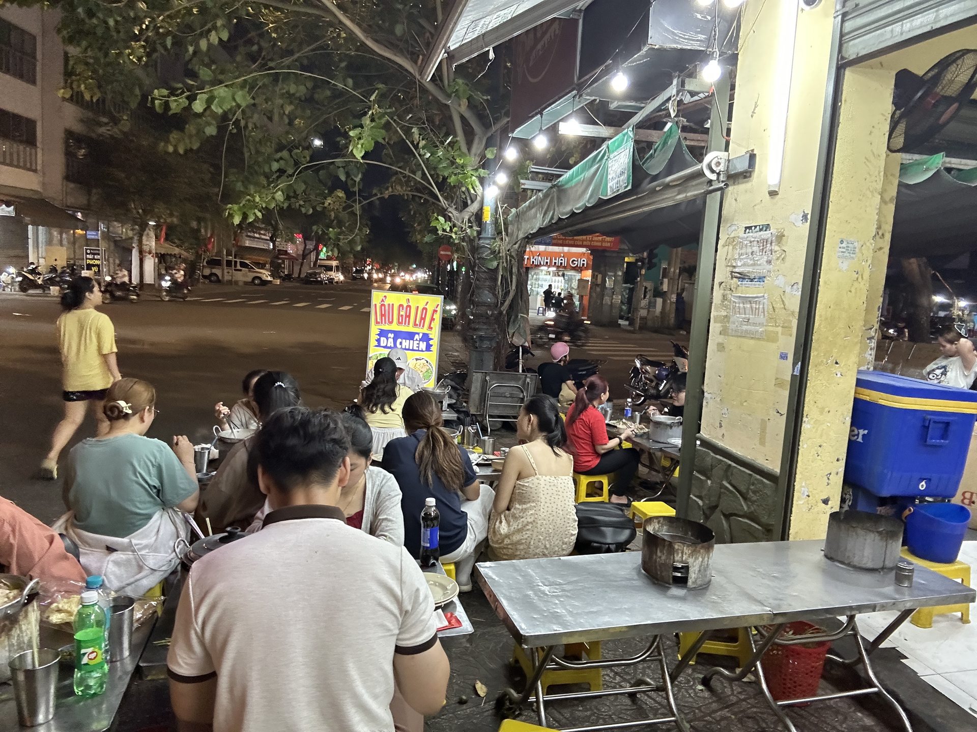 Không gian bên trong quán