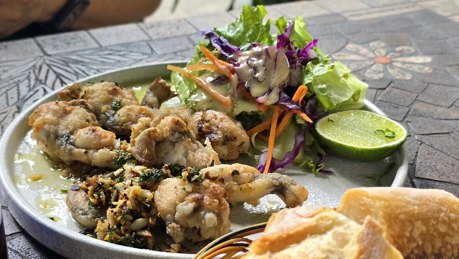 A bowl of mussels