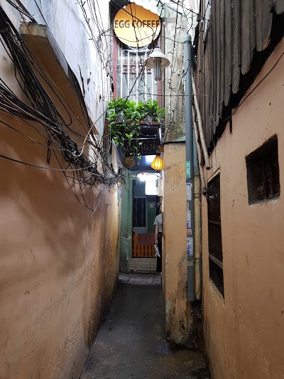 거리를 바라보는 발코니