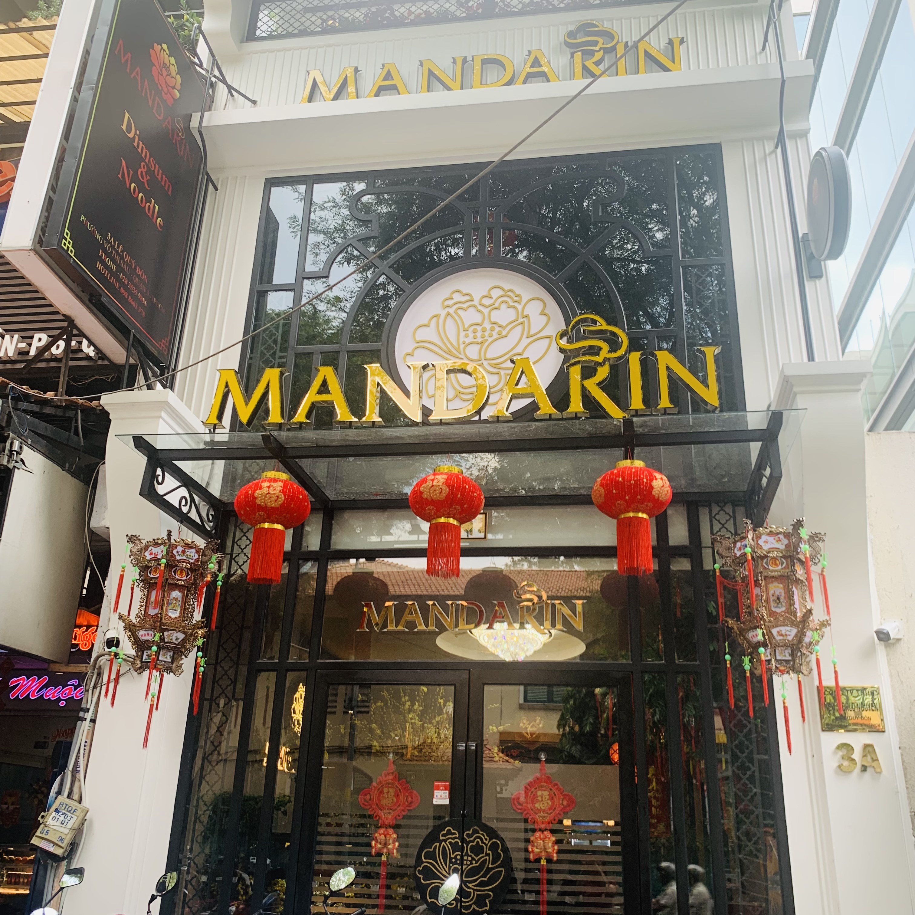 Mandarin's facade on Le Quy Don