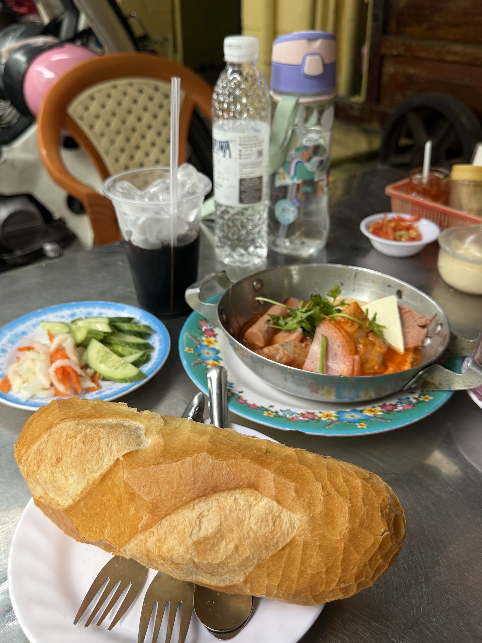 Không khí tại quán Mì A Lì 236
