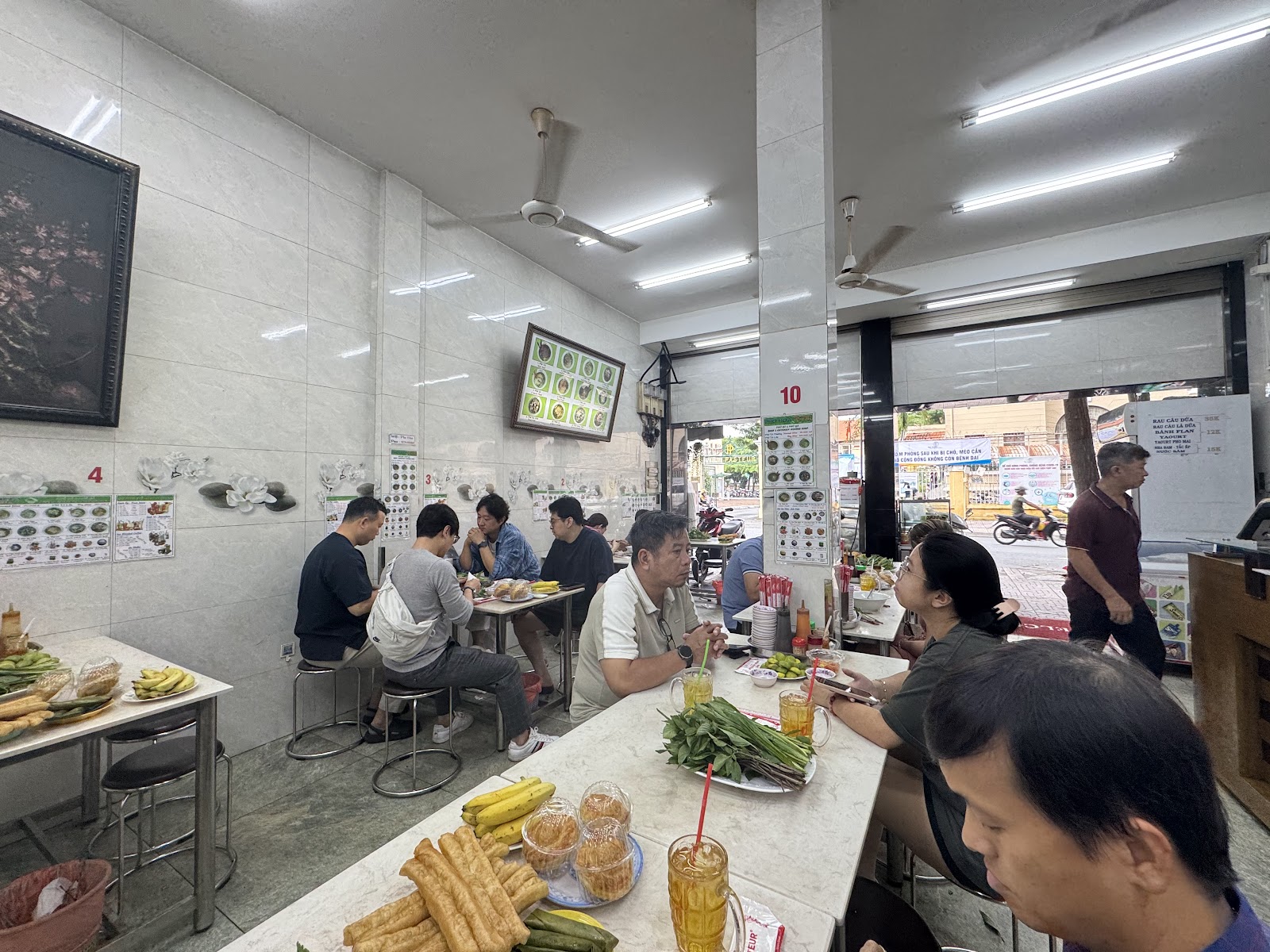 가게의 귀엽게 꾸민 벽 (사진 촬영 대기 중)