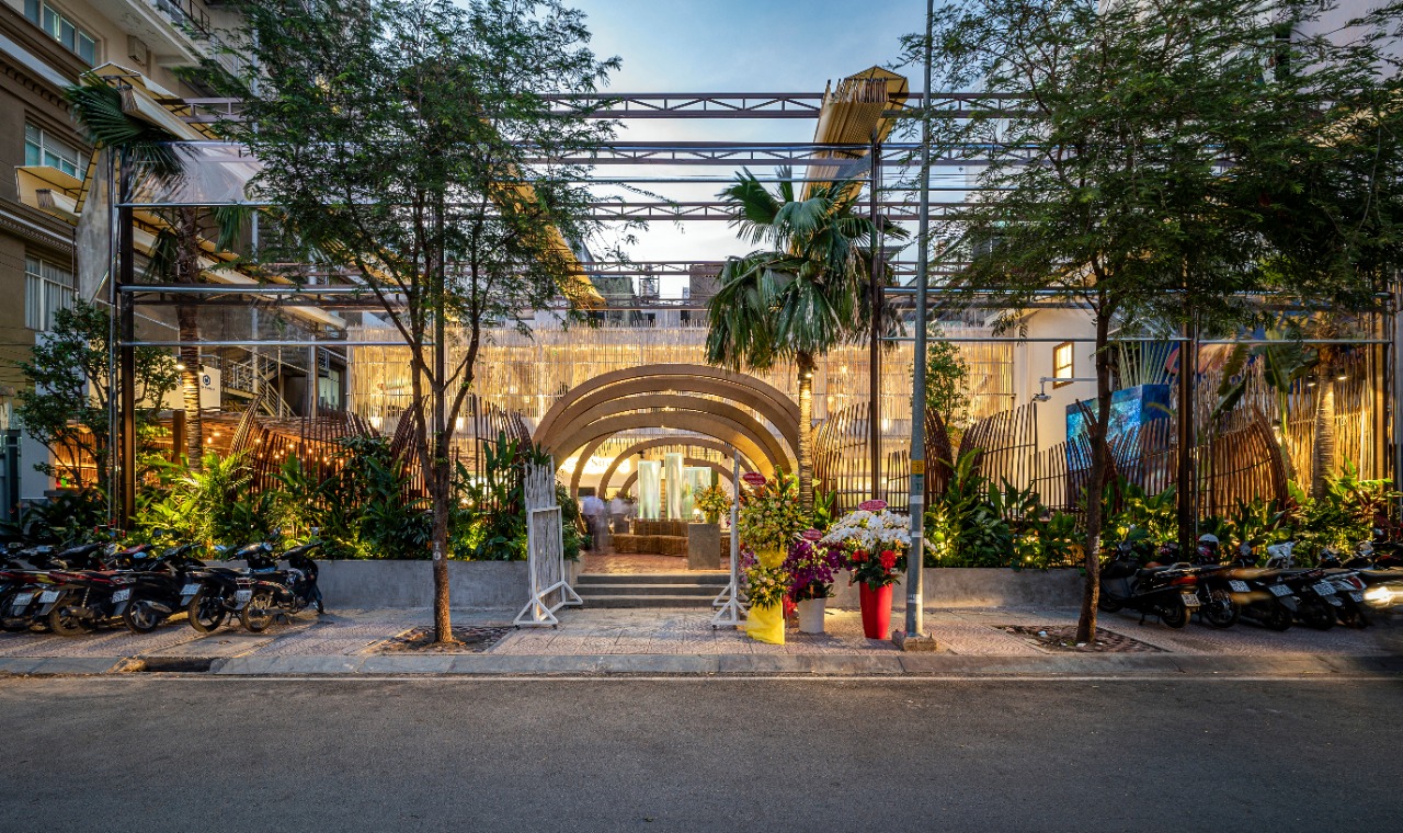 Phòng ăn chính sang trọng của Ngọc Sương Seafood & Bar