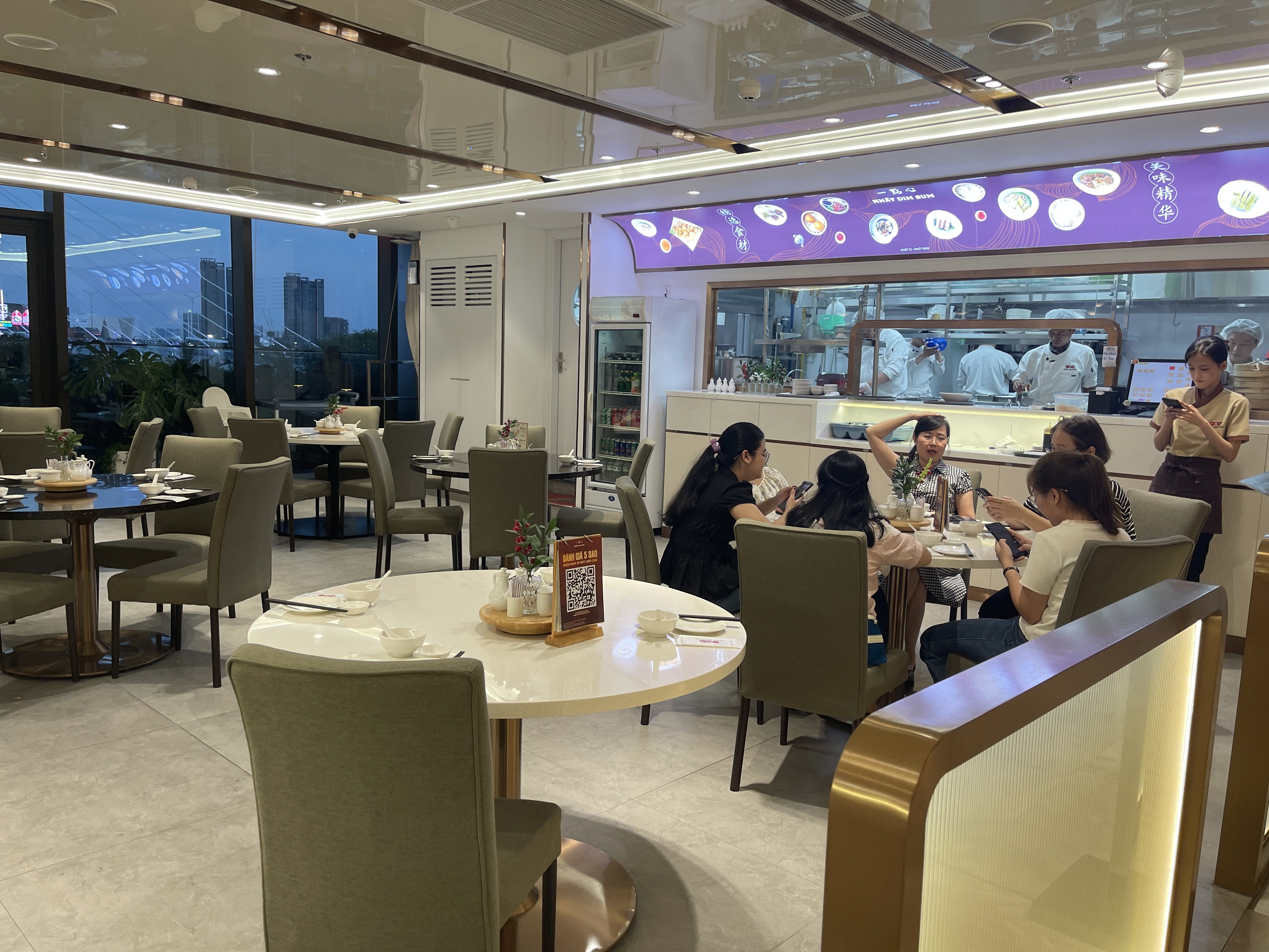 Nhat Dim Sum dining room
