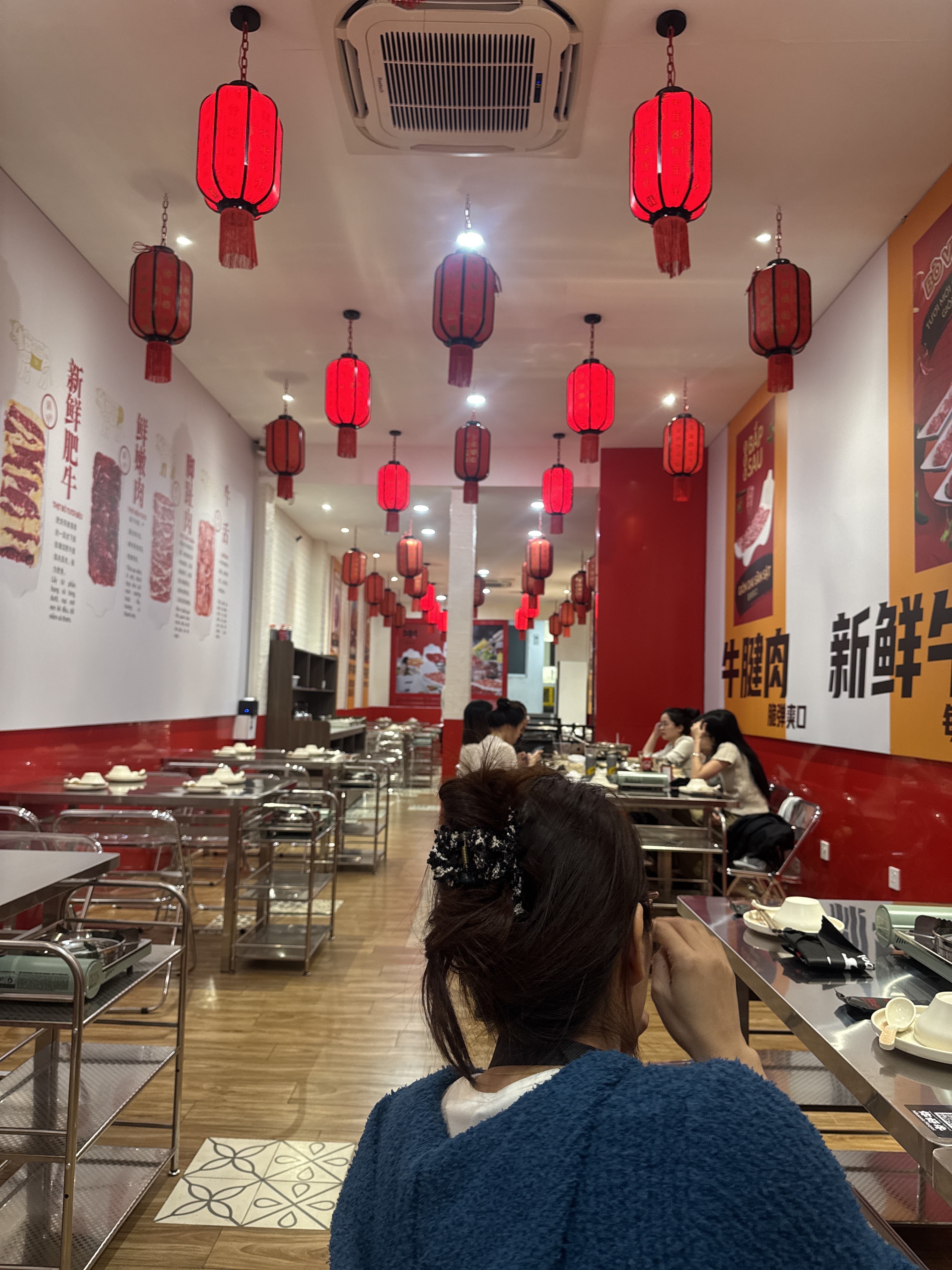 Hanzi beef-cut infographics on the wall