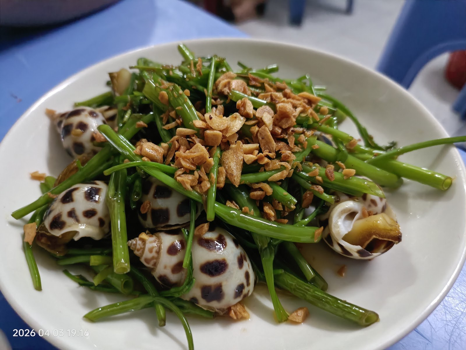 Stir-fried fragrant snails with water spinach