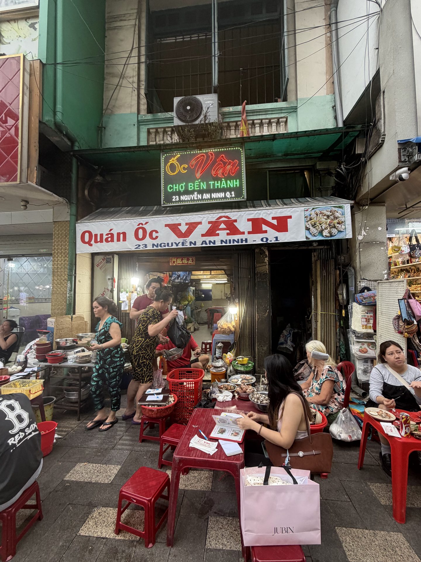 Oc Van's daytime storefront, 23 Nguyen An Ninh