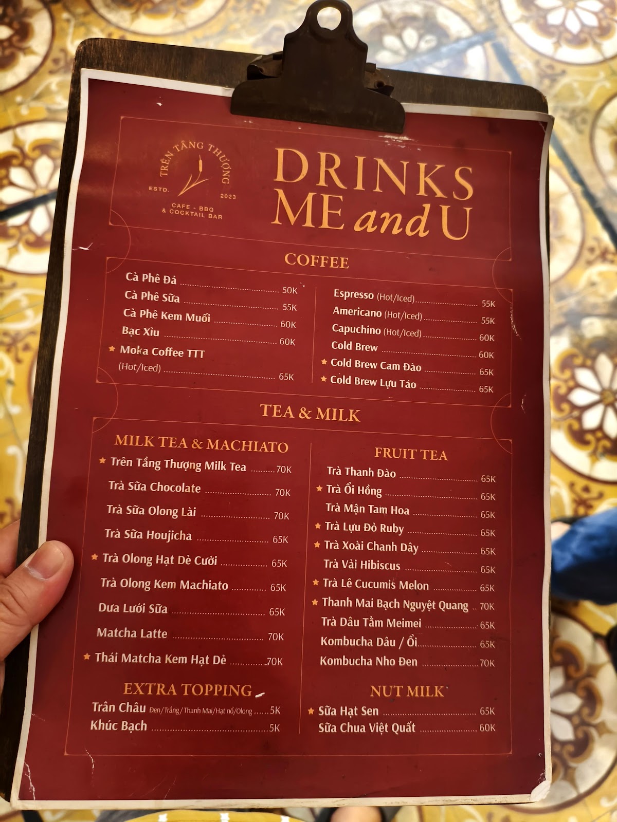 “DRINKS ME and U” 보드 · 2025년 11월