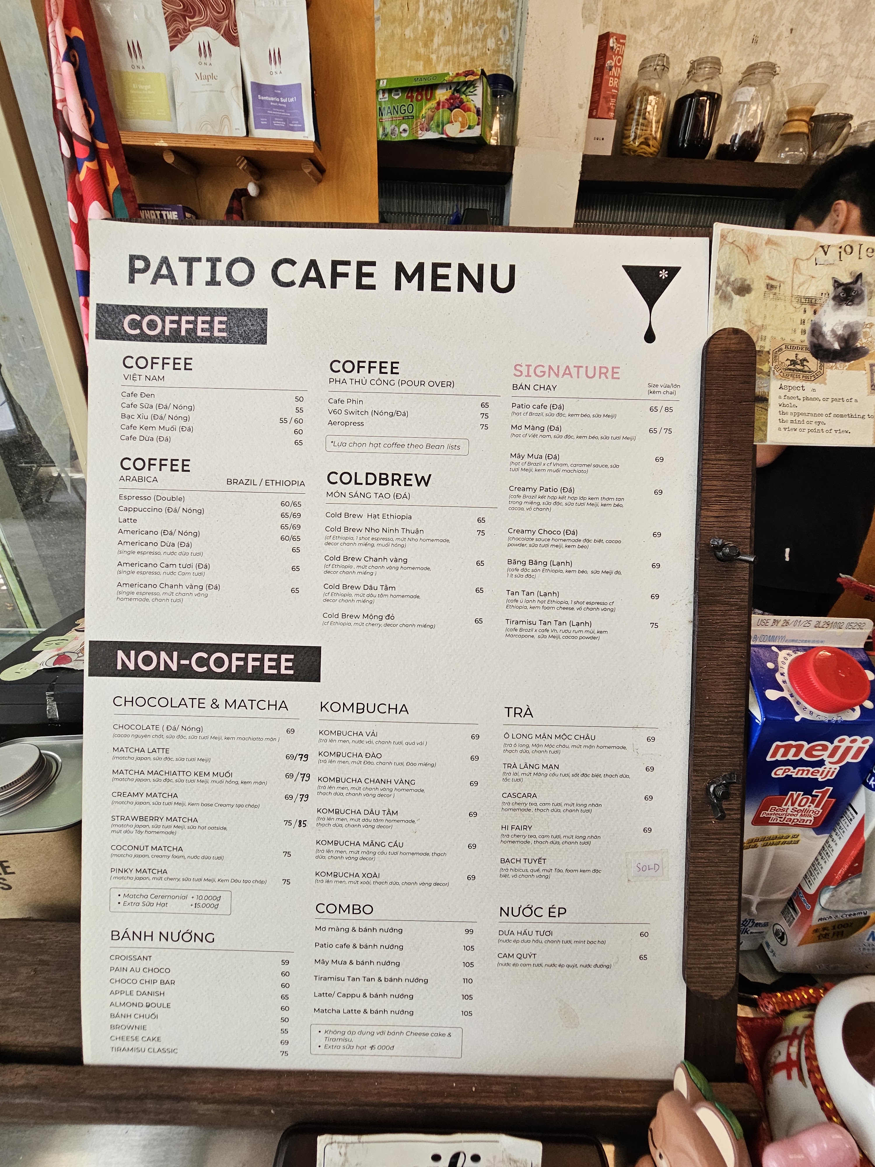 PATIO CAFÉ의 가격표, 2025년 8월 촬영