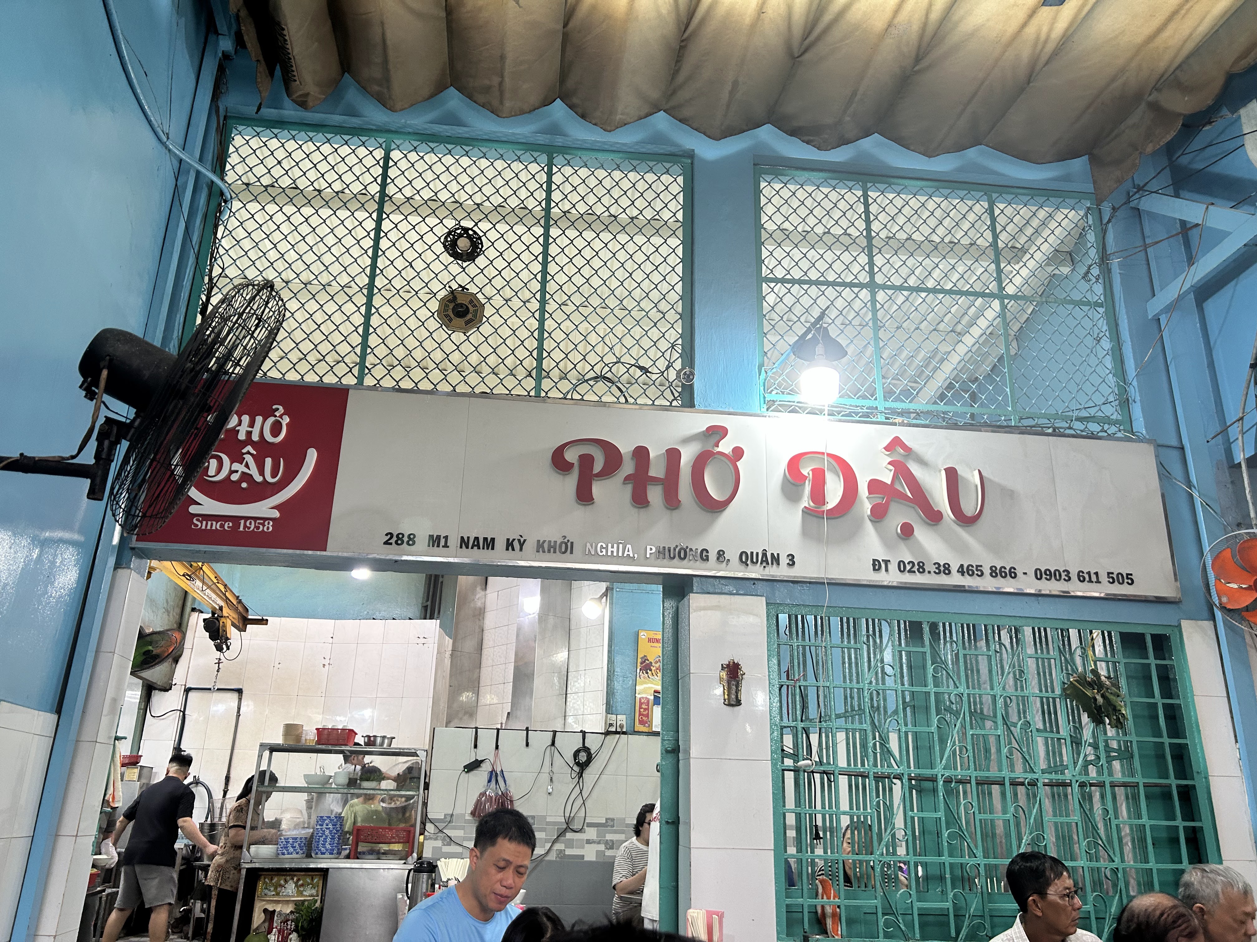 Mặt tiền Phở Dậu buổi sáng