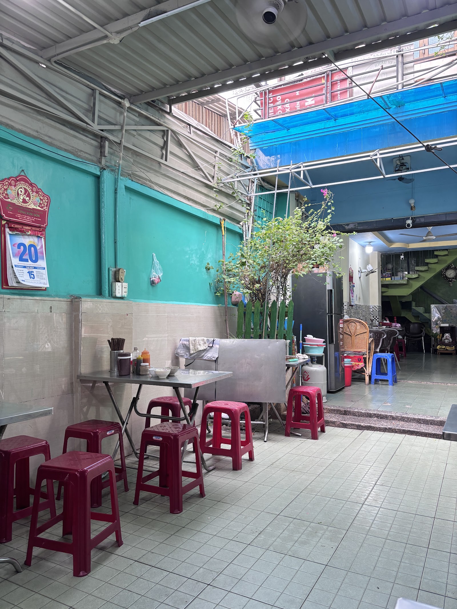Không khí buổi sáng ở quán (đang chờ đợt chụp ảnh)