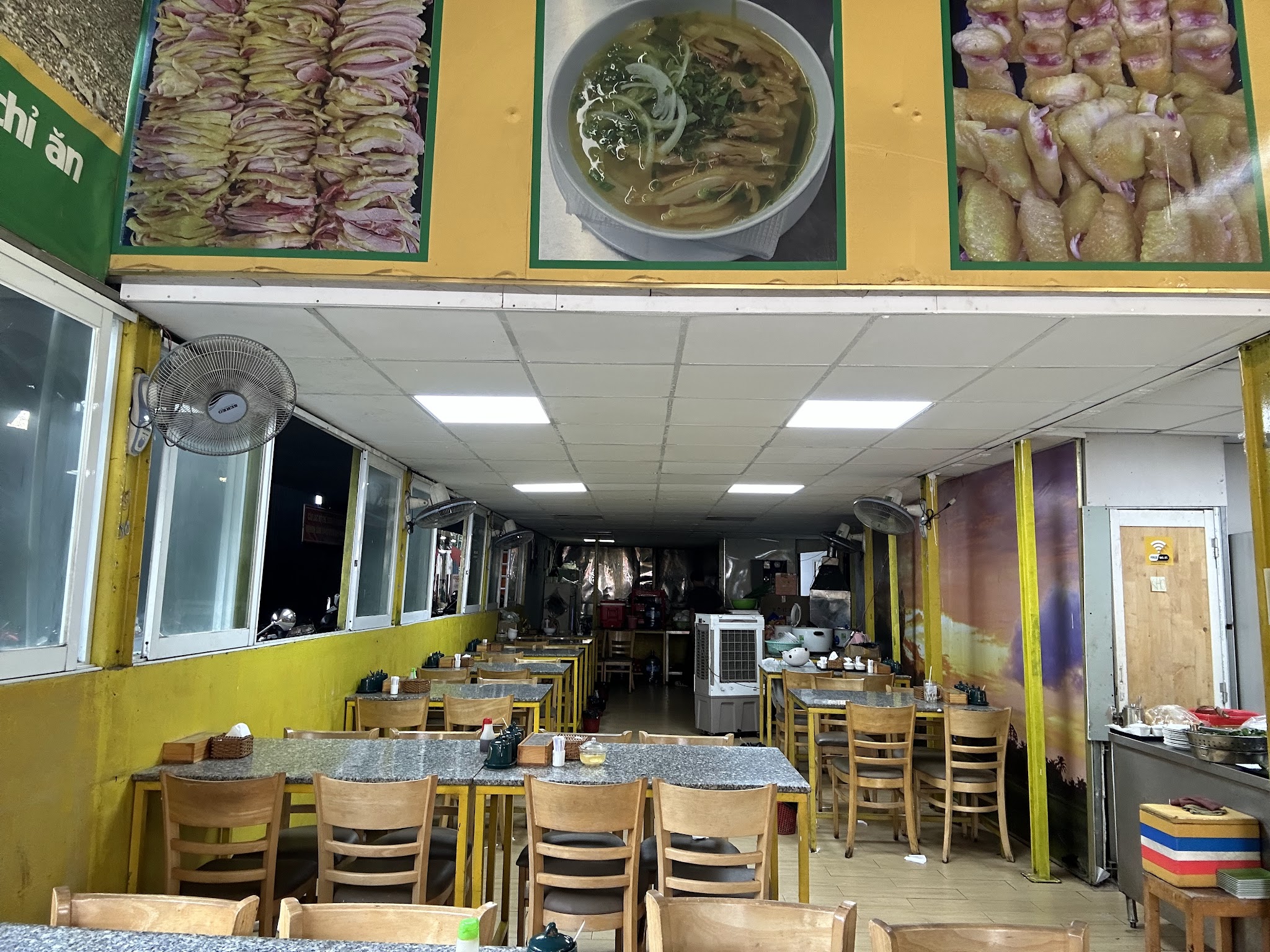카폰 닭고기 쌀국수 — 퍼 가 응오 방