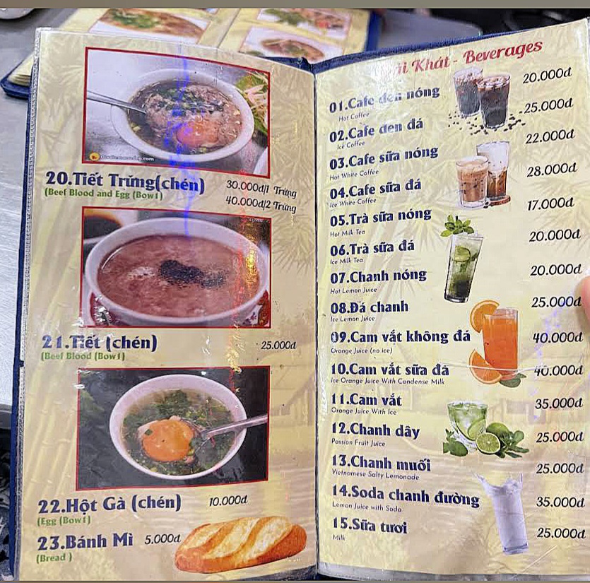 Bảng menu ép nhựa tại bàn của Phở Quỳnh